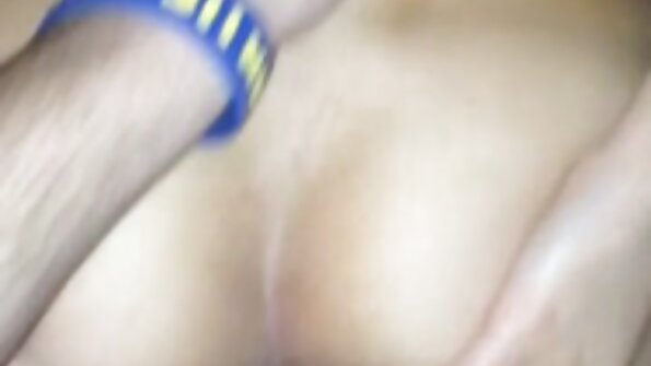 Sletterige blondine met parmantige tieten berijdt de lul van een vriend nederlandse porno videos na het feest