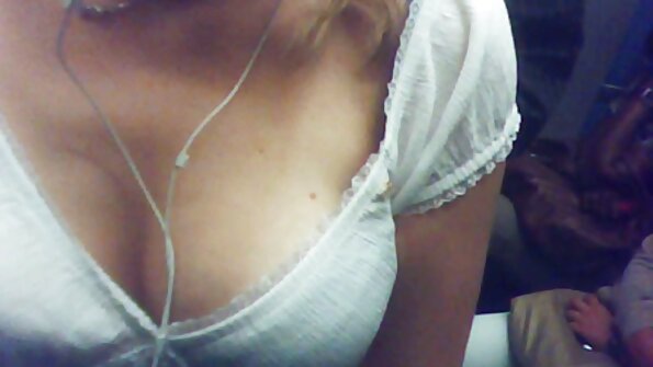 Kleine Russische babe wordt hard geneukt terwijl nederlandse porno videos vriendje toekijkt