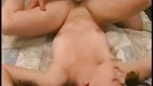 Gepassioneerde Kristall Rush aan het porno uit nederland spit geroosterd in een anaal trio